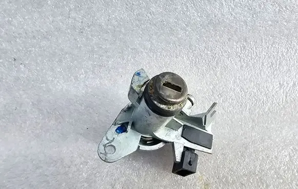 Audi A4 S4 B6 8E 8H Tailgate exterior lock 8E0827573C