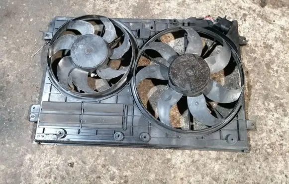 Volkswagen PASSAT B7 Fan set 1K0121207BC 1K0121205AD