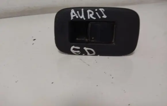 Toyota Auris 150 Electric window control switch