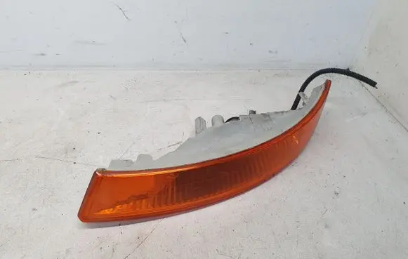 Nissan Navara D23 Front indicator light 89020825