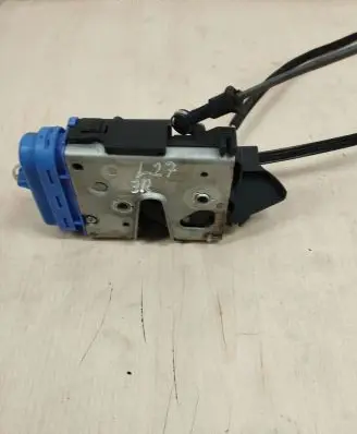 Audi A4 S4 B5 8D Rear door lock 8D0839016A