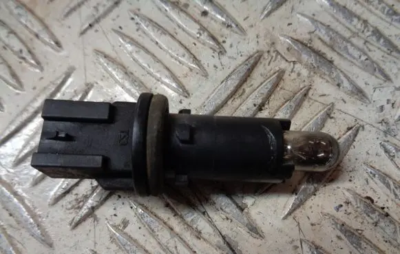 Nissan Note (E12) Headlight/headlamp bulb 