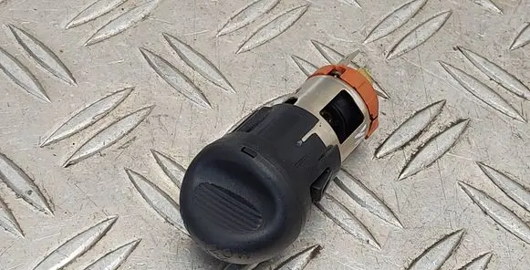 Toyota Yaris 12 V Socket (front) 