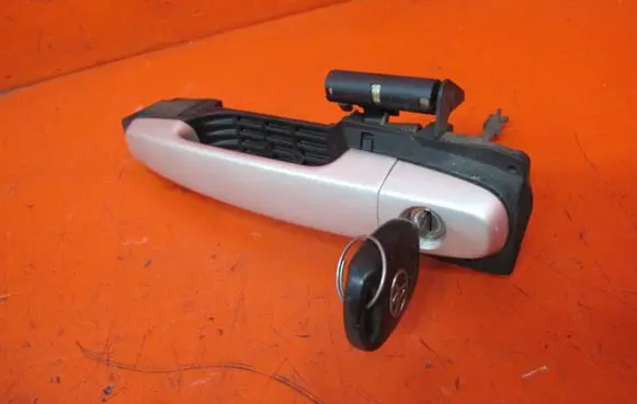 Toyota Avensis T250 Front bumper shock/impact absorber AVENSIS-KLAMKA-KLU