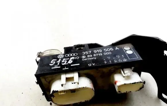 Volkswagen PASSAT B4 Coolant fan relay 357919506A 898719000