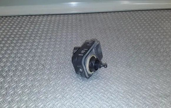 Opel Zafira A Headlight level adjustment motor 