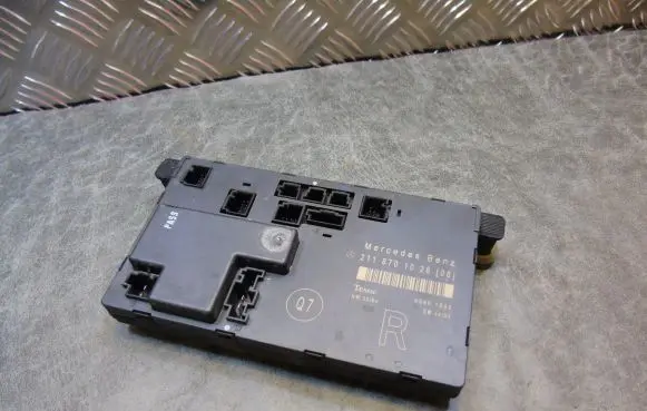Mercedes-Benz E W211 Door control unit/module 2118701026