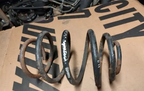Jeep Cherokee III KJ Rear coil spring