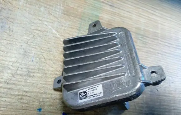 BMW X2 F39 Voltage converter/converter module 90132031