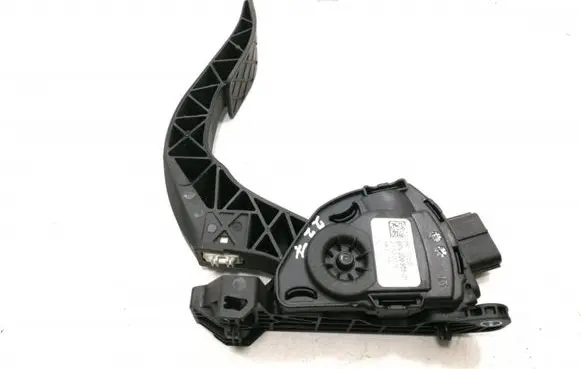 Audi A5 8T 8F Accelerator throttle pedal 8K1723523