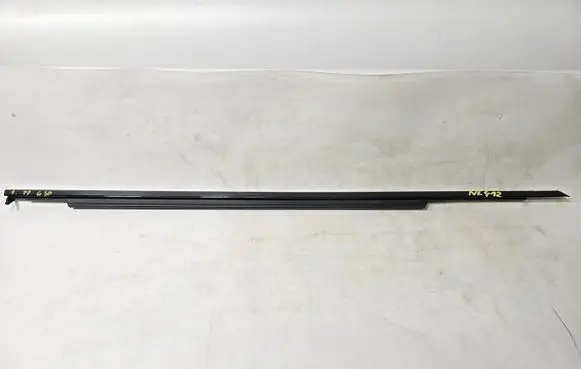 BMW 5 G30 G31 G38 Front door glass trim molding 7433550