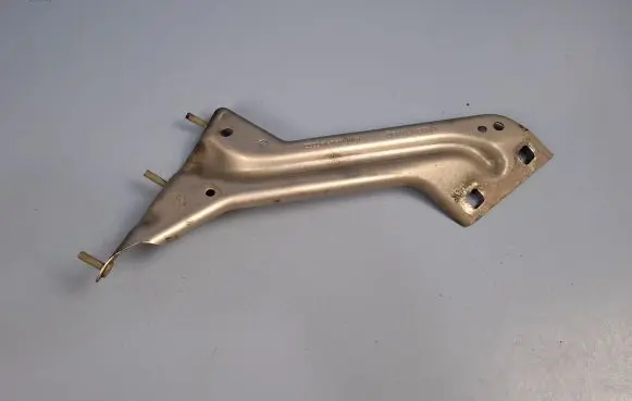Fender mounting bracket