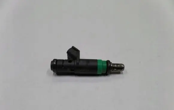 Audi A4 S4 B6 8E 8H Fuel injector 06C133551