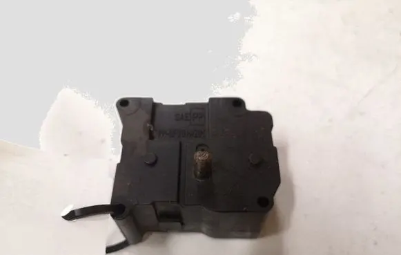 Audi A8 S8 D2 4D Air flap motor/actuator 4D0820511A 0637005001