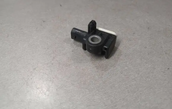 Mercedes-Benz C W205 Airbag deployment crash/impact sensor A1668210151 56054085AA