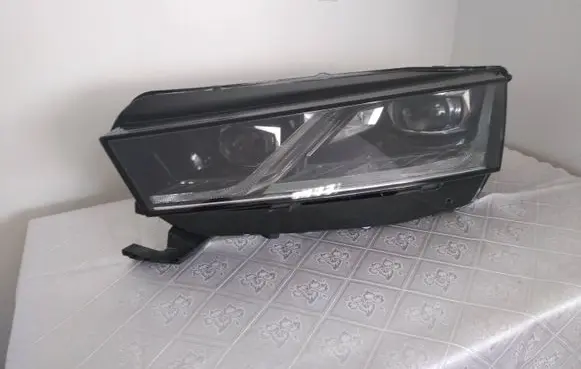 Skoda Octavia Mk4 Headlight/headlamp 5E4941016