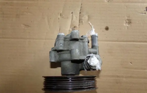 Volkswagen Jetta VI Power steering pump