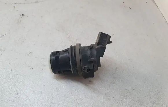 Toyota RAV 4 (XA40) Windscreen/windshield washer pump 8533060190 0602104541