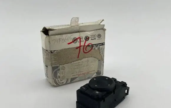 Volkswagen Golf IV Wing mirror switch 1J1959565