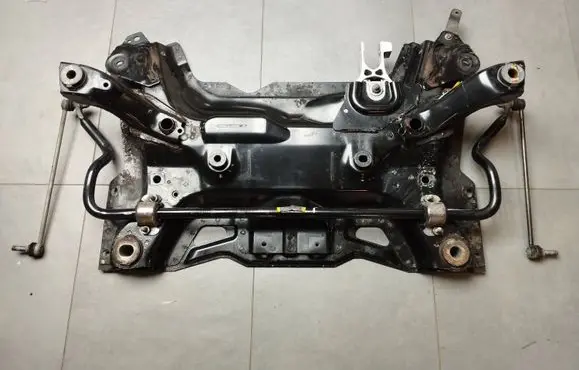 Peugeot 508 Engine mount bracket