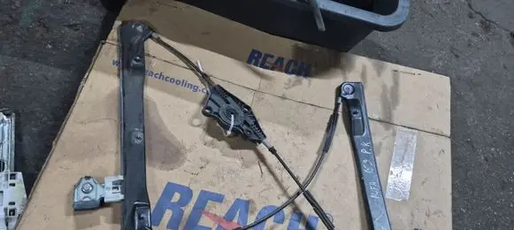 Alfa Romeo 159 Front window lifting mechanism without motor