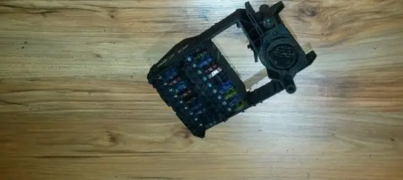 Mercedes-Benz E W210 Fuse box set 0015458401 2105453440