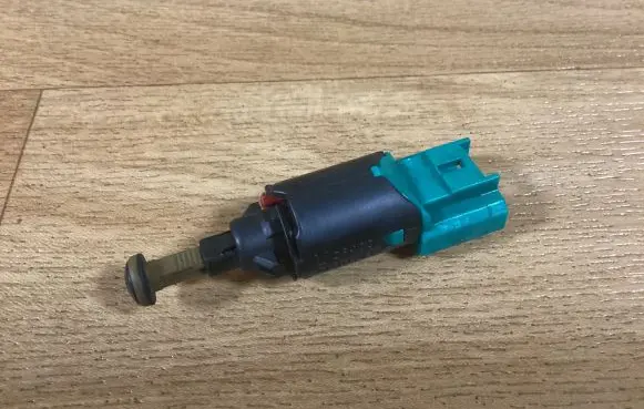 Peugeot 407 Brake pedal sensor switch 9650688480