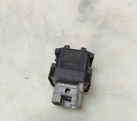 Toyota Corolla Verso E121 Glow plug pre-heat relay 2861067010 1567000671