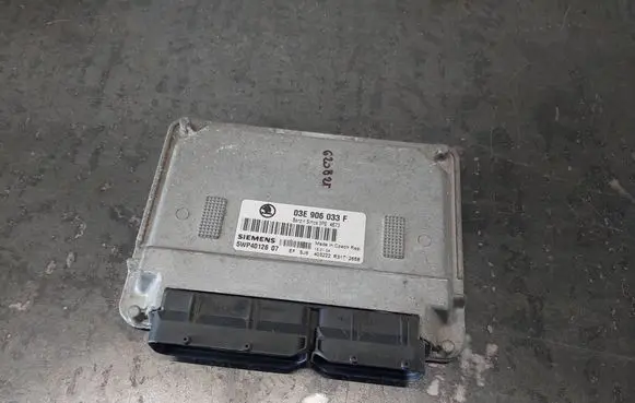 Skoda Fabia Mk1 (6Y) Engine control unit/module ECU 03E906033F 5WP40126