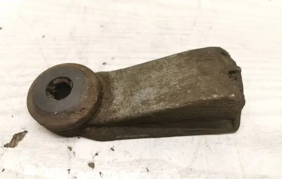 Radiator mount bracket