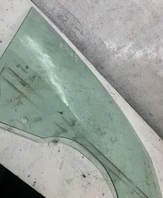 BMW 1 F20 F21 Front door window glass four-door