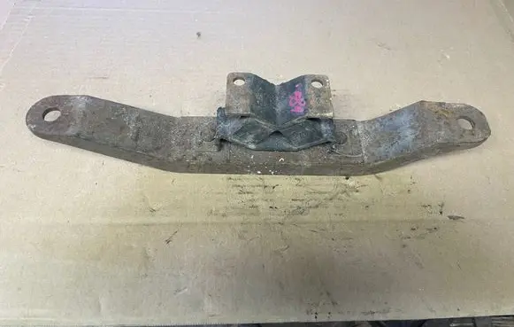 Opel Omega B1 Gearbox mounting bracket 