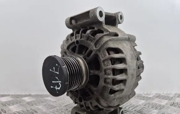 Mercedes-Benz C W204 Generator/alternator A0009067902