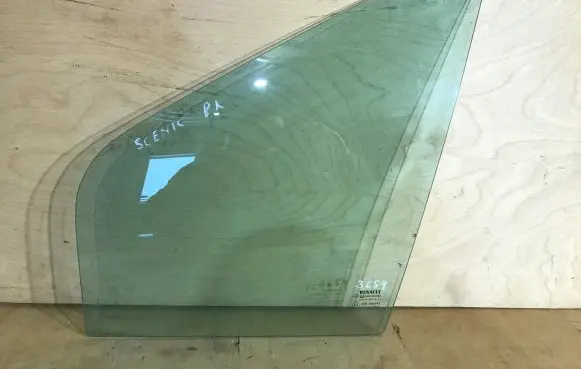 Renault Scenic I Front door vent window glass four-door 