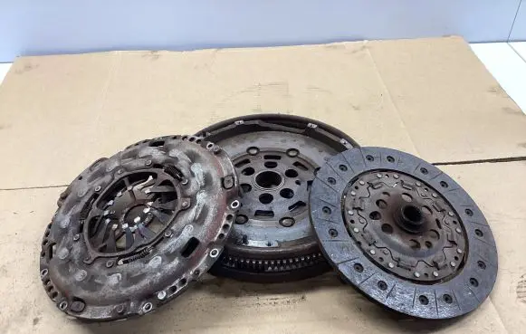 Volkswagen Golf V Clutch set kit 03G141031K