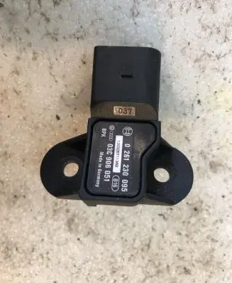 Audi A4 S4 B8 8K Air pressure sensor 03C906051
