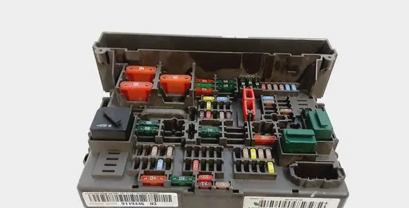 BMW 1 E81 E87 Fuse module 9119446