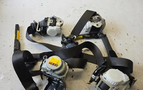 Opel Astra K Set of seat belts 
