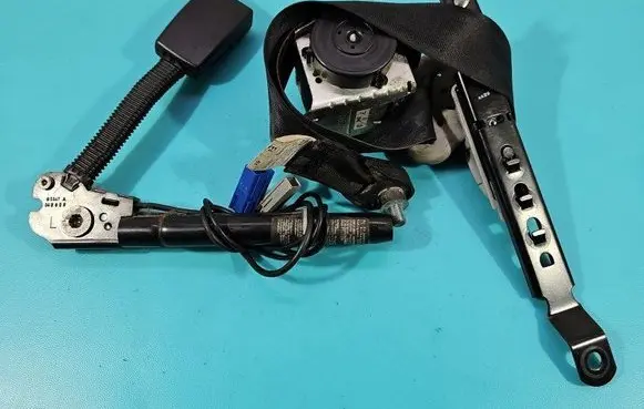 Mazda 3 I Front seatbelt IMPRK1481768