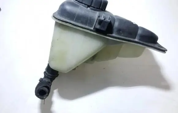 Mercedes-Benz C W203 Coolant expansion tank/reservoir 2035000049