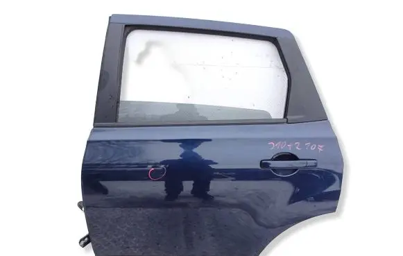 Nissan Qashqai Rear door 35K