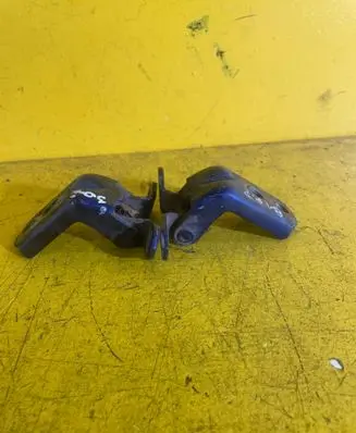 Nissan X-Trail T30 Front door hinge set 
