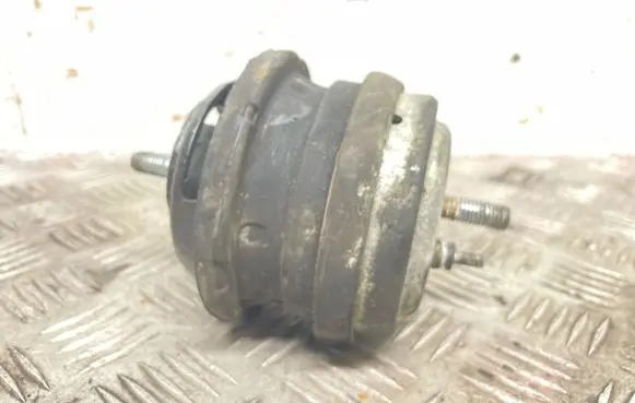 BMW 5 E39 Engine mount bracket 