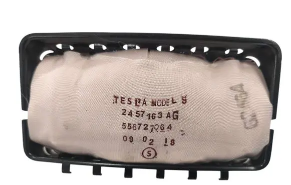 Tesla Model S Passenger airbag 100525600F A18BA001947 0589P1000551