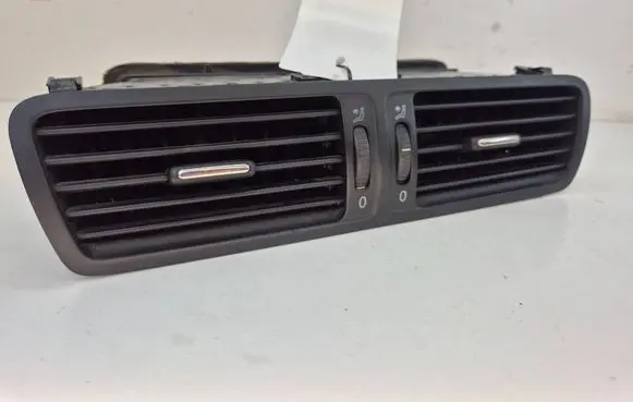 Volkswagen PASSAT B6 Dash center air vent grill 3C1819728F P0108668 T002438611