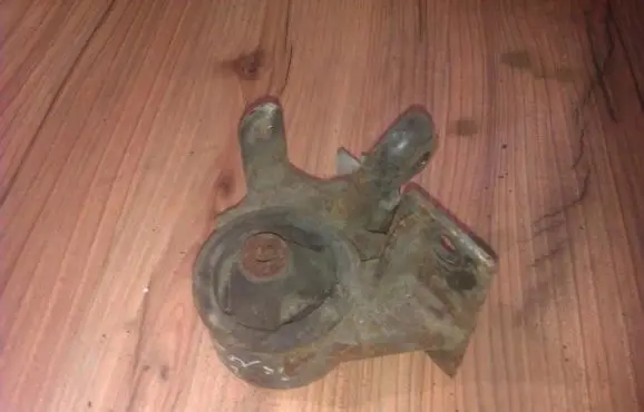 Toyota Avensis T220 Engine mount bracket 531529