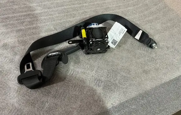 Mitsubishi Outlander Front seatbelt 0641141