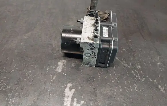 Skoda Fabia Mk2 (5J) ABS Pump 6R0907379J 6R0614117F 0265800816