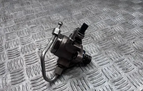 Volkswagen Golf VII Fuel injection high pressure pump 04E127026BD