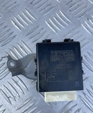 Toyota Prius (XW50) Window wiper relay 85940-47060